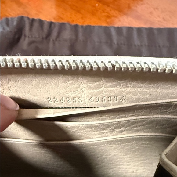 Gucci Beige and Black Diamanté Patterned Wallet - Picture 8 of 12